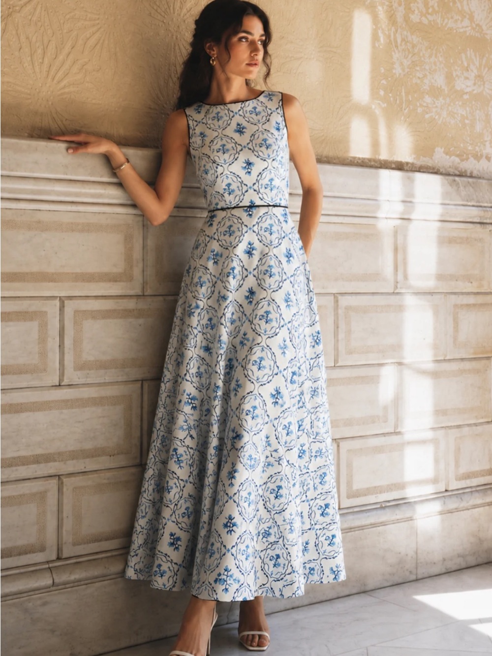 Commense Sleeveless Blue and White Printed Maxi Dress